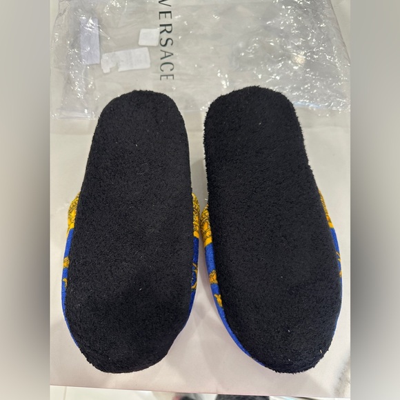 Versace Baroque Print Bath Slippers - Picture 4 of 6